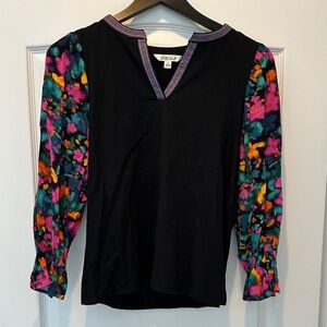 The Pioneer Woman Black Top with Multicolor Floral Sleeves shirttail